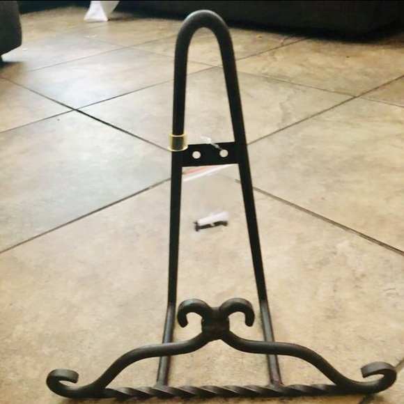 Southern Living At Home Other - SLAH Galveston Red Mountain Iron Stand EUC